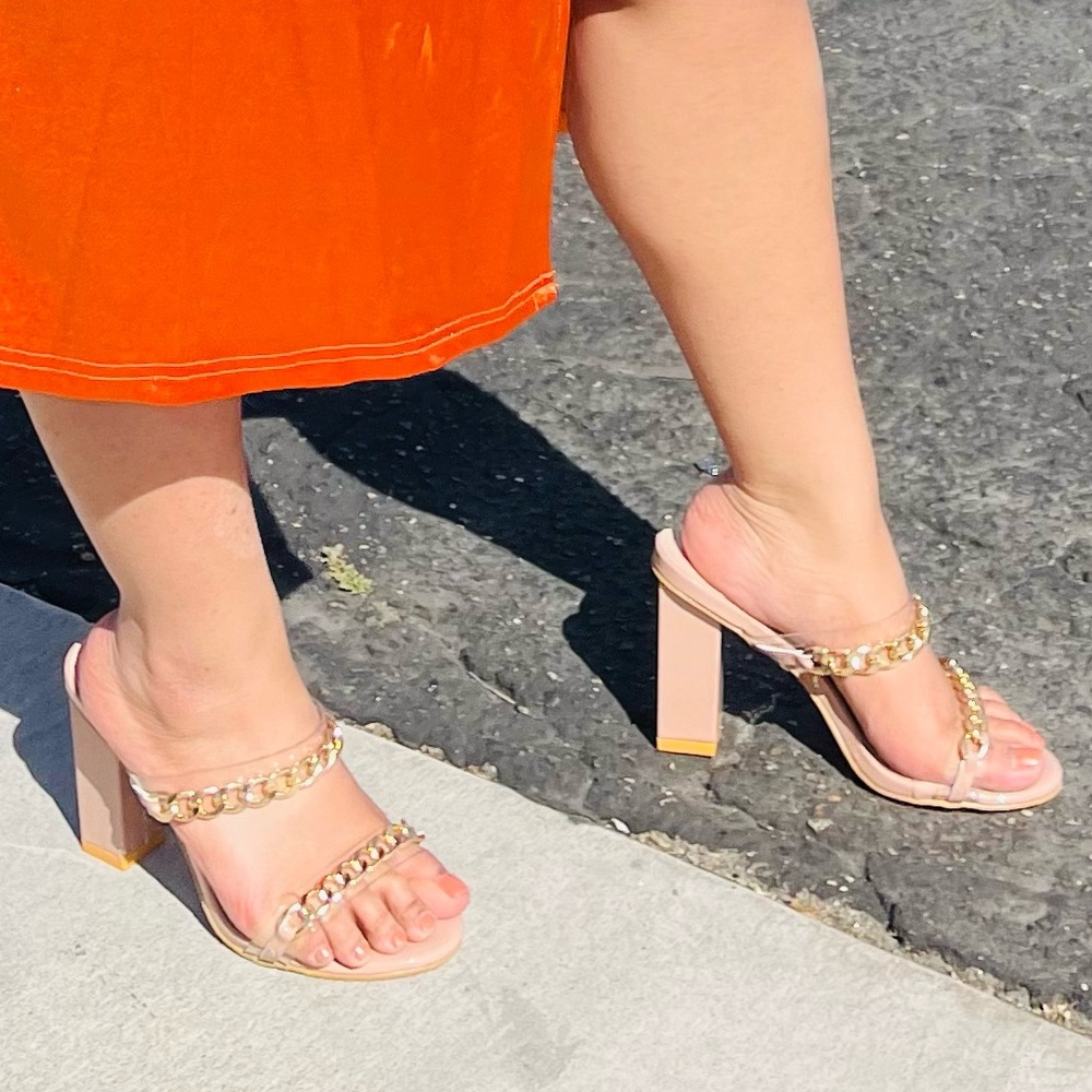 Thick heel women shoe